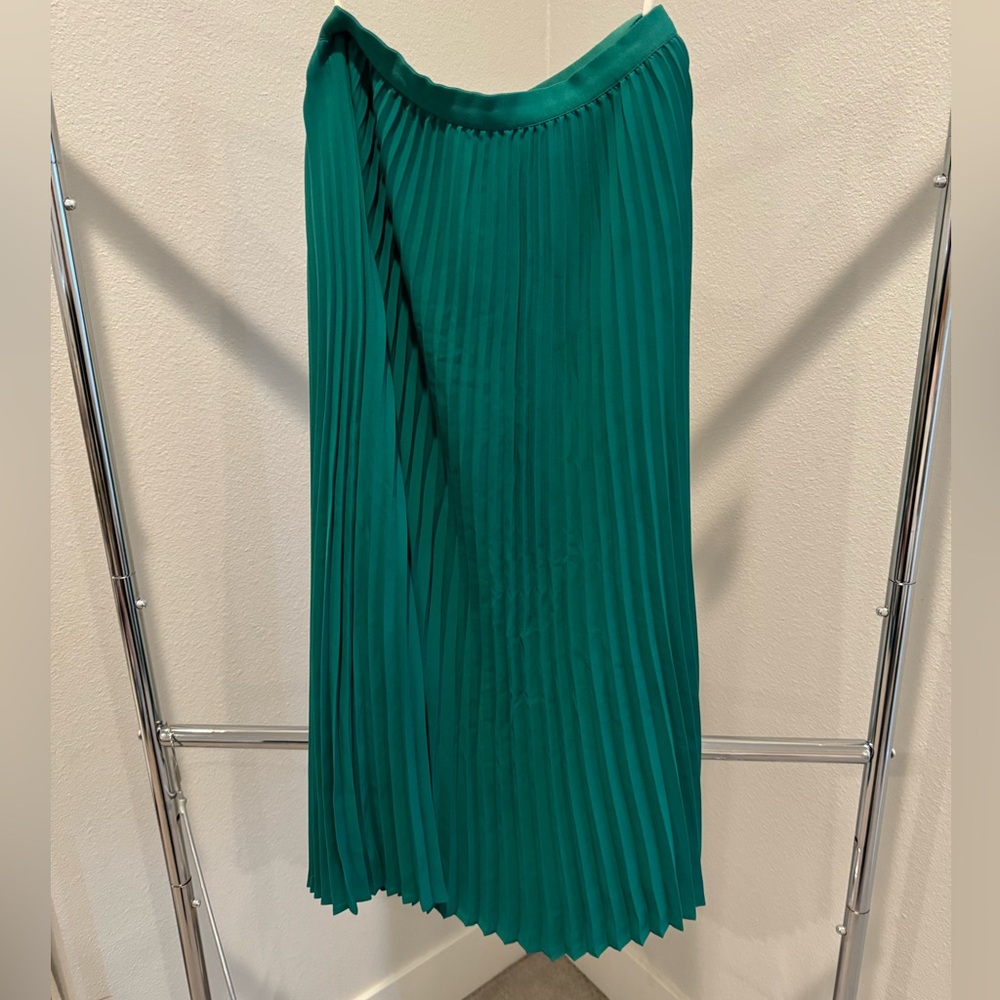 Babaton Acclaim Skirt in an emerald green